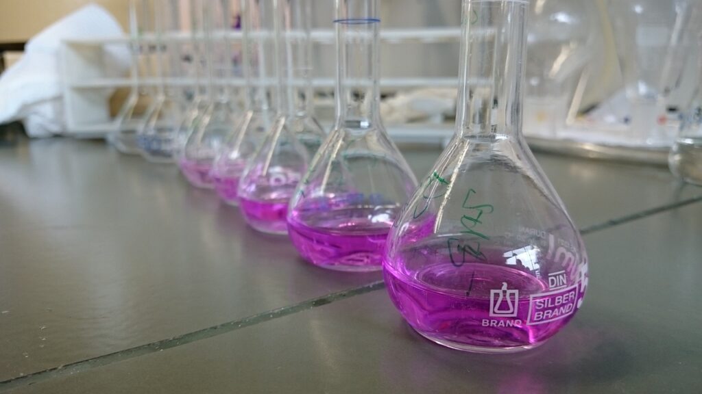 The Ultimate Guide to Measuring Flasks: Precision, Types, and Best Practices 3 measuring flasak 4